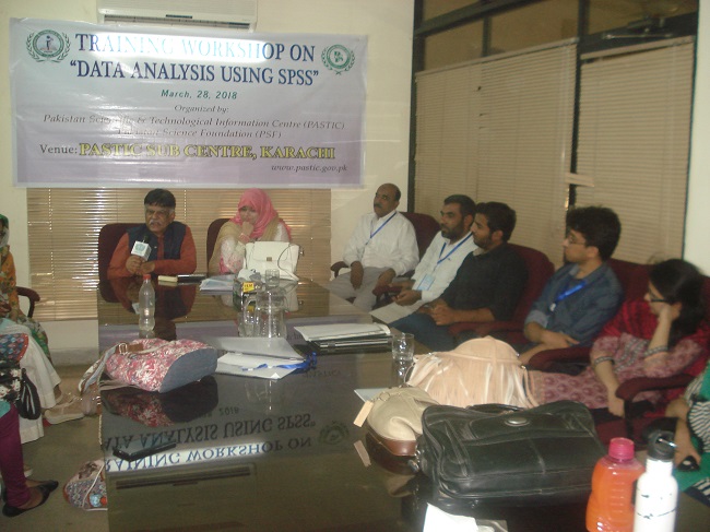 Abdul Fatah Shaikh Deputy director  PASTIC Sub centre, Karachi  giving a presentation about PASTIC (7).JPG